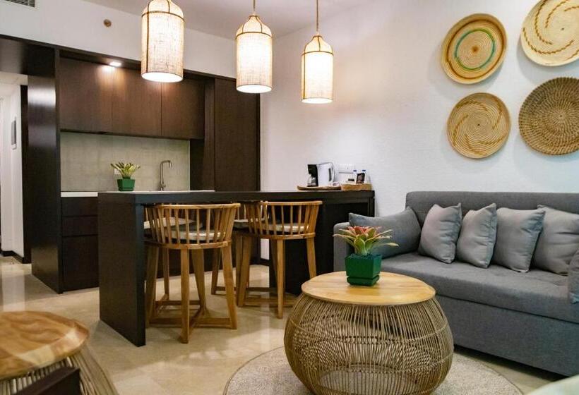 سوییت سوپریور با چشم‌انداز دریا, Eurobuilding Hotel & Suites Lecheria