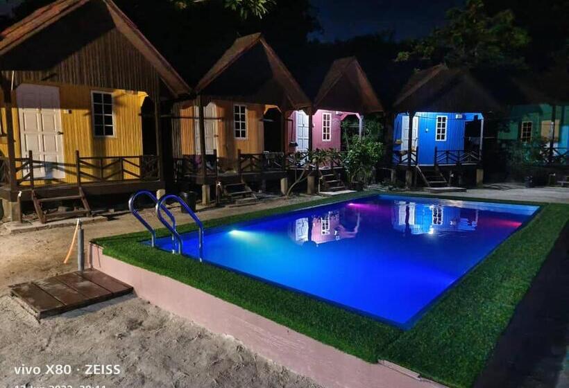 اتاق استاندارد چهار تخته, Bee Chalet Perhentian Island