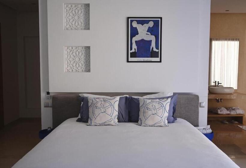 اتاق لوکس با بالکن, Maison Kenoosha