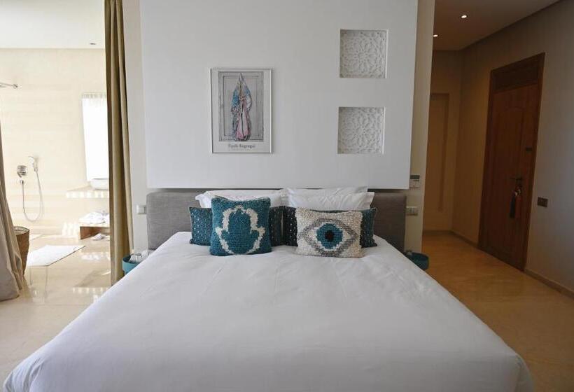 اتاق لوکس با بالکن, Maison Kenoosha