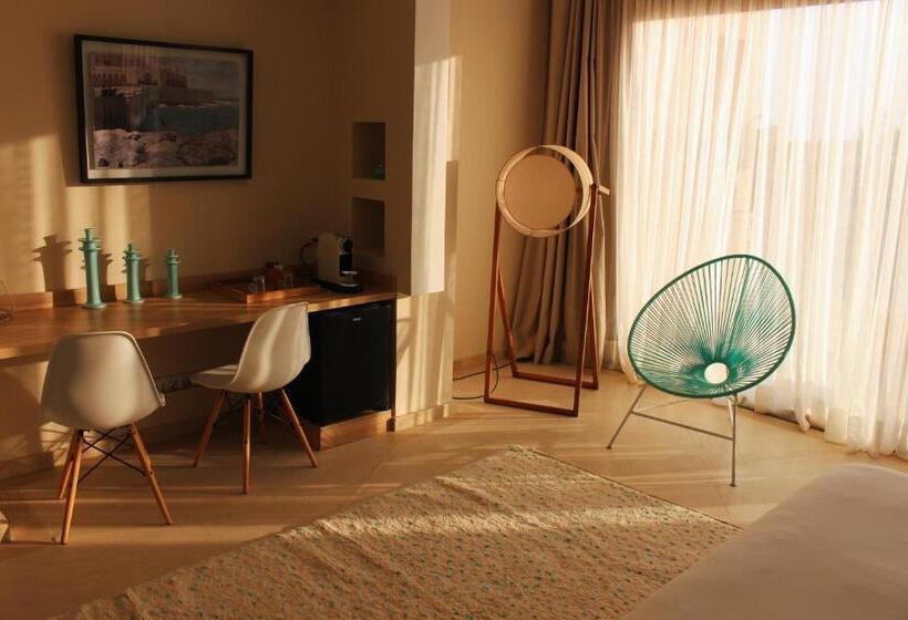 اتاق لوکس با بالکن, Maison Kenoosha