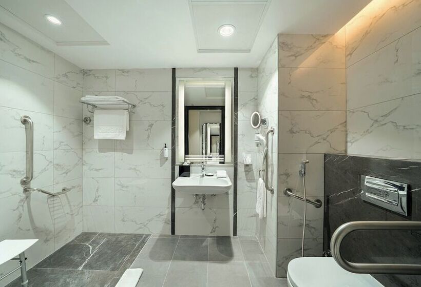 اتاق استاندارد چهار تخته, Rotana Al Manakha Madinah