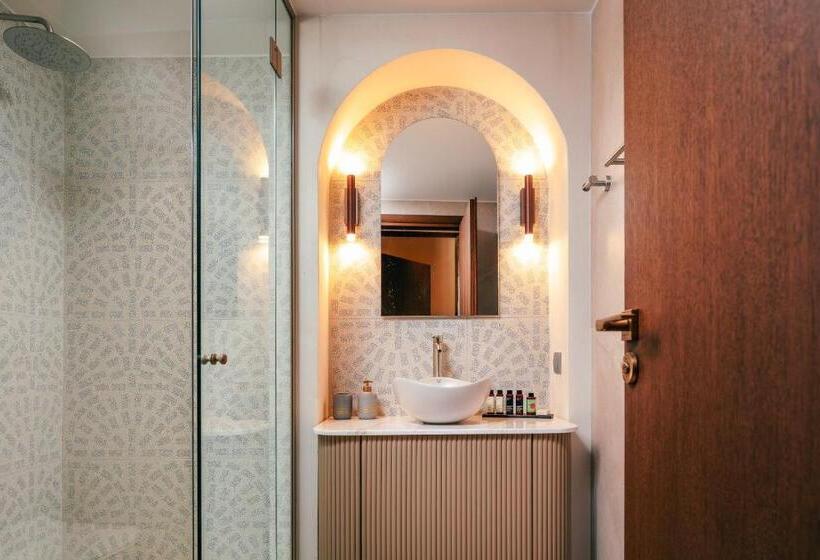 سوییت جونیور, La Montre Luxury Boutique Suites