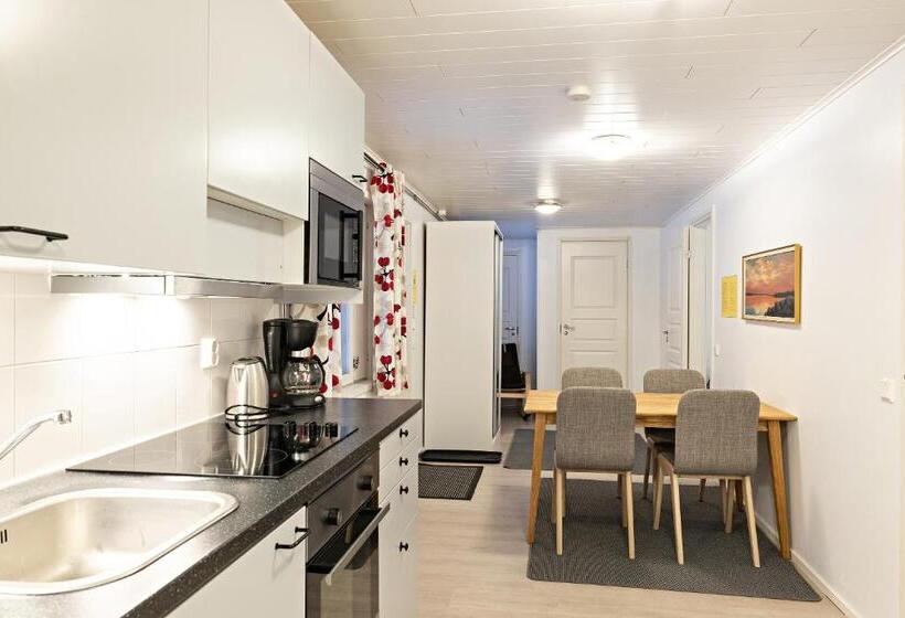 کابین, Arctic River Resort