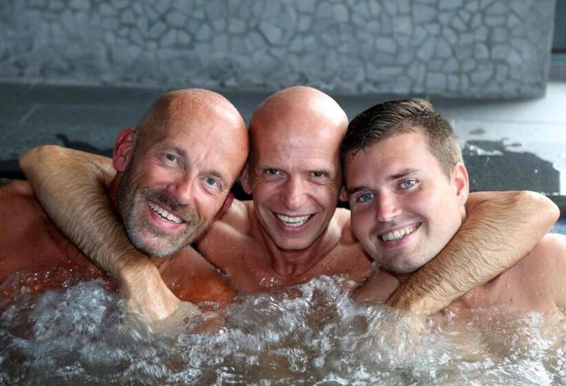 اتاق لوکس, Dunez Men Only Resort