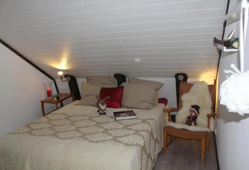 1 Bedroom Penthouse Apartment, Wanha Autti Camping Rovaniemi