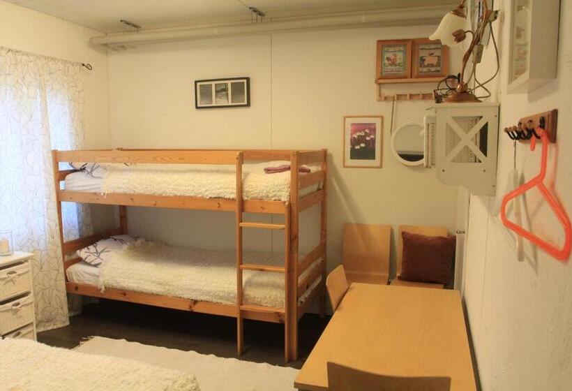 اتاق استاندارد سه تخته با سرویس بهداشتی مشترک, Wanha Autti Camping Rovaniemi