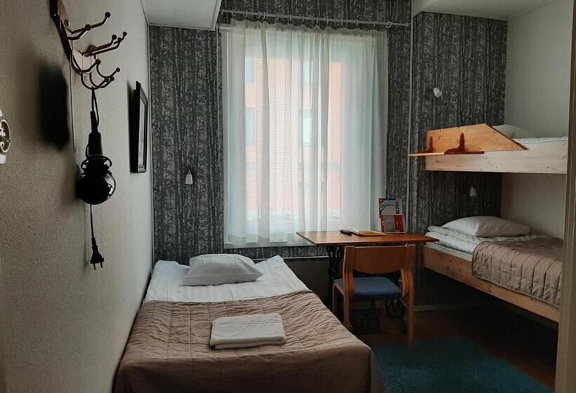 اتاق استاندارد سه تخته با سرویس بهداشتی مشترک, Hostel River