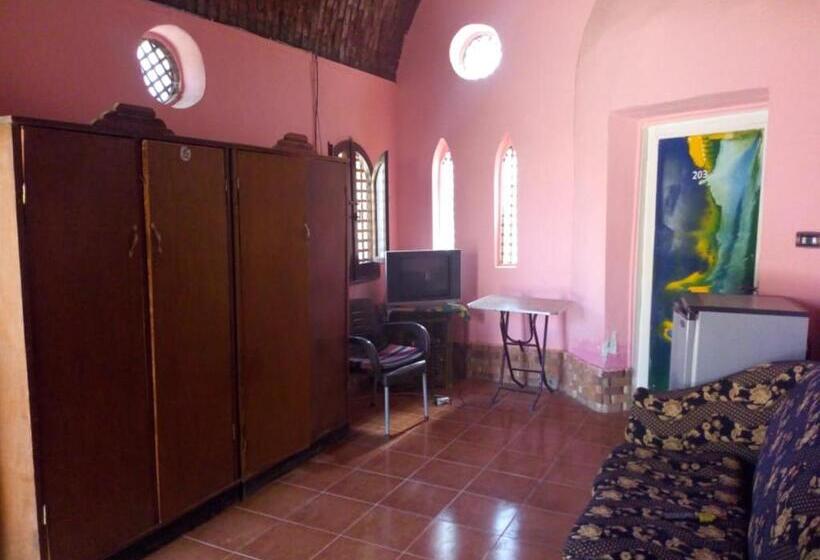 اتاق ساده سه‌ نفره, Ahmed Safari Camp &