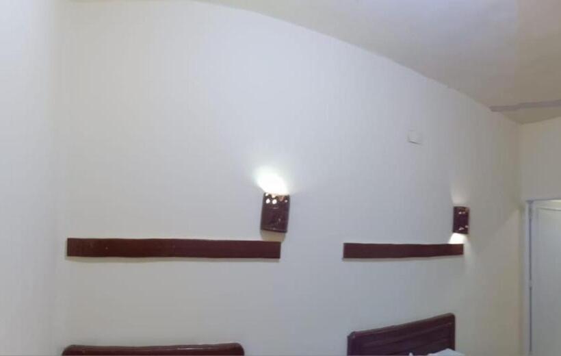 اتاق ساده سه‌ نفره, Ahmed Safari Camp &