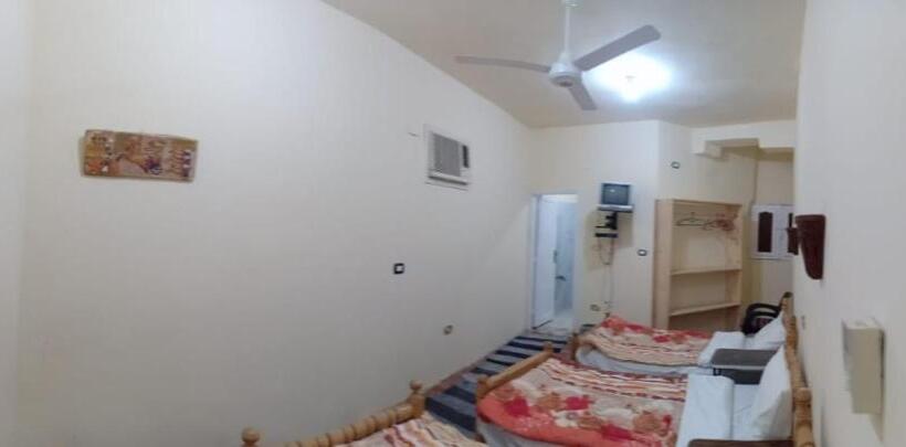 اتاق ساده سه‌ نفره, Ahmed Safari Camp &