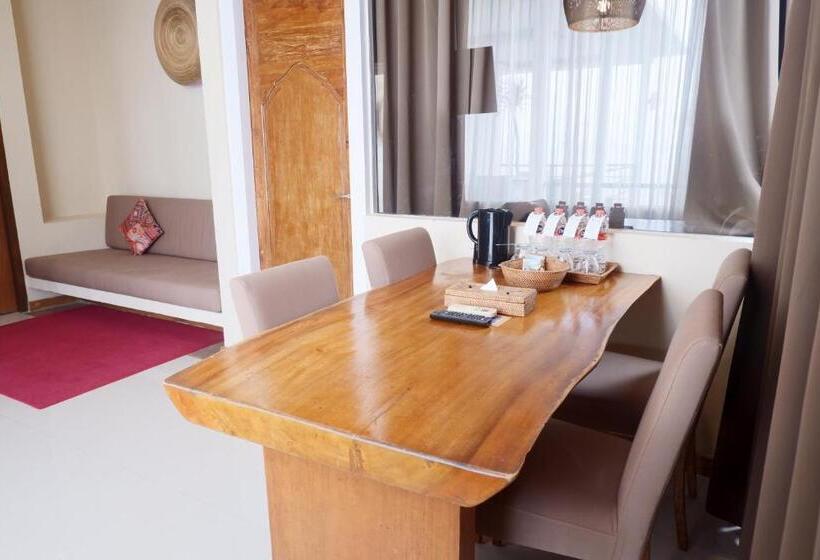 سوییت با چشم‌انداز دریا, Ocean View Residence