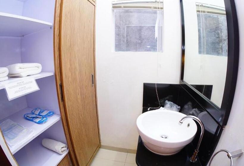سوییت با چشم‌انداز دریا, Ocean View Residence