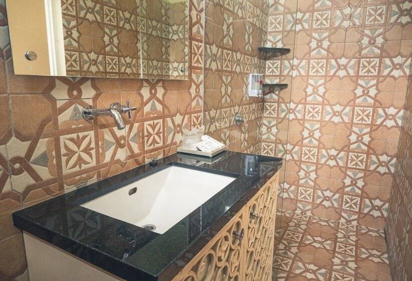 اتاق خانوادگی, Ocean View Residence