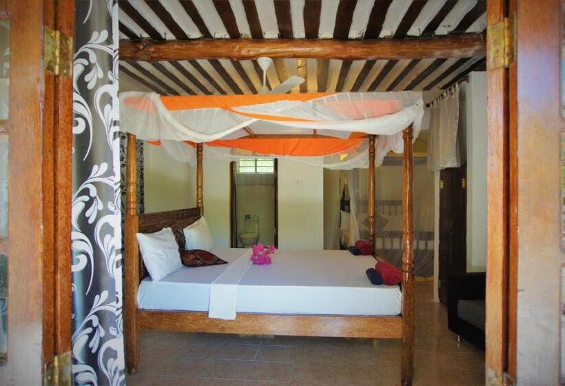 اتاق استاندارد سه تخته با چشم‌انداز باغ, Queen Of Sheba Beach Lodge