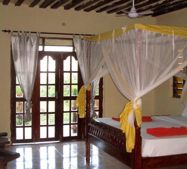 اتاق استاندارد سه تخته با چشم‌انداز باغ, Queen Of Sheba Beach Lodge