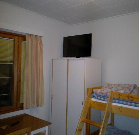 استودیوی استاندارد, Scouts  Hostel