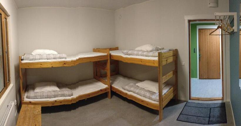 اتاق استاندارد چهارنفره با سرویس بهداشتی مشترک, Scouts  Hostel