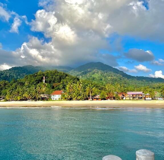 اتاق استاندارد چهارنفره با بالکن, Tioman Santai Resort
