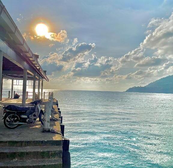 اتاق استاندارد چهارنفره با بالکن, Tioman Santai Resort