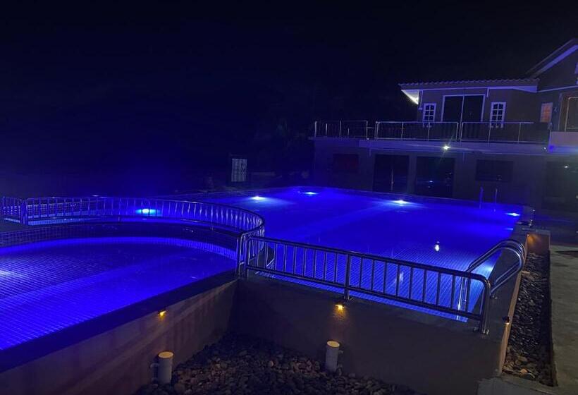 اتاق لوکس خانوادگی, Tioman Santai Resort