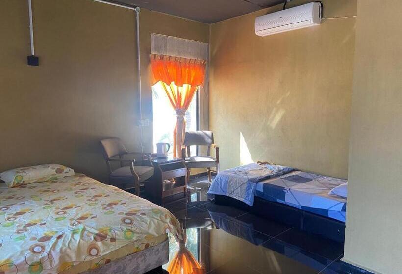 اتاق استاندارد سه تخته با چشم‌انداز استخر, Tioman Santai Resort
