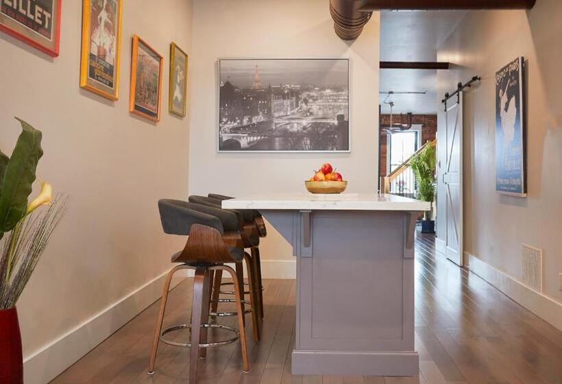آپارتمان 1 خوابه با تراس, L Auberge De France Inn