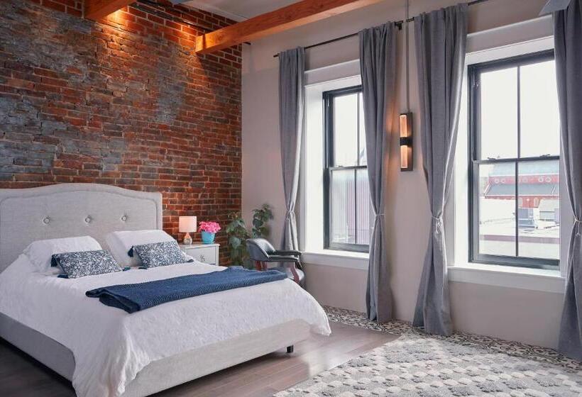 آپارتمان 1 خوابه با تراس, L Auberge De France Inn