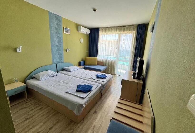 اتاق استاندارد سه نفره, Family Hotel Delfina