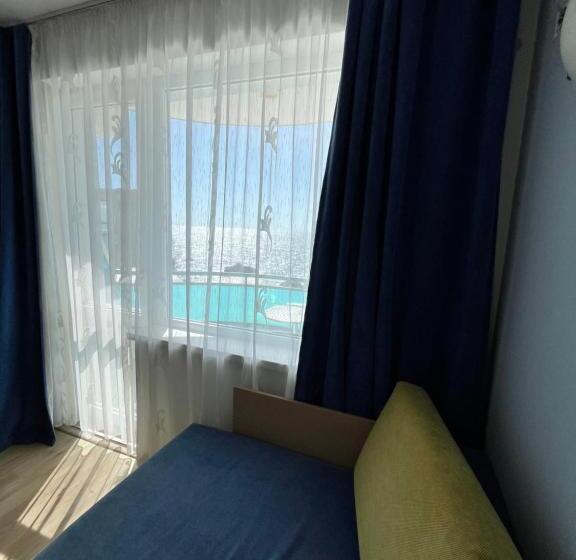 اتاق استاندارد با چشم‌انداز دریا, Family Hotel Delfina