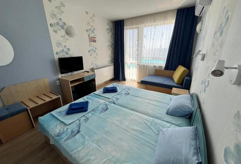 اتاق استاندارد با چشم‌انداز دریا, Family Hotel Delfina