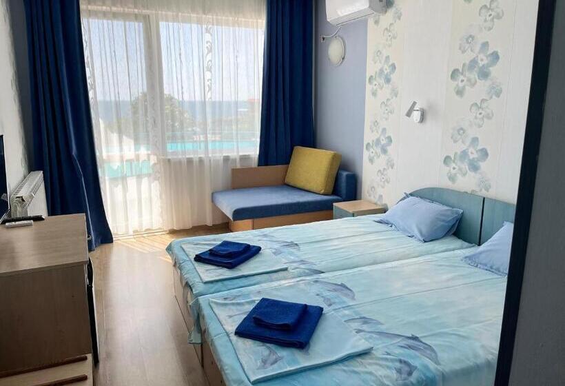 اتاق استاندارد با چشم‌انداز دریا, Family Hotel Delfina