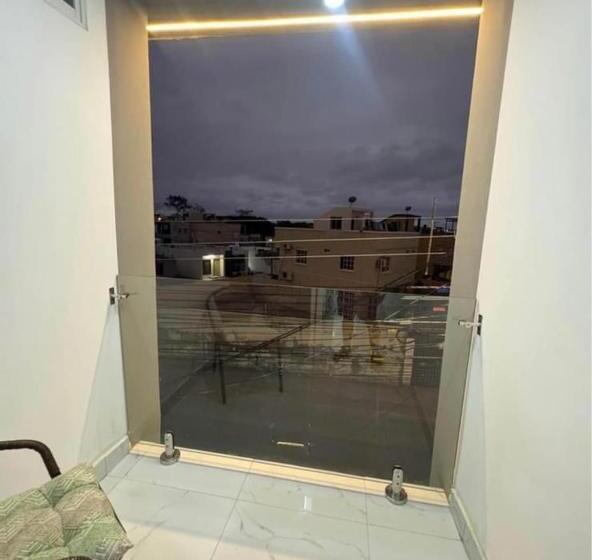 سوئیت با بالکن, Hostal Las Orquideas 2