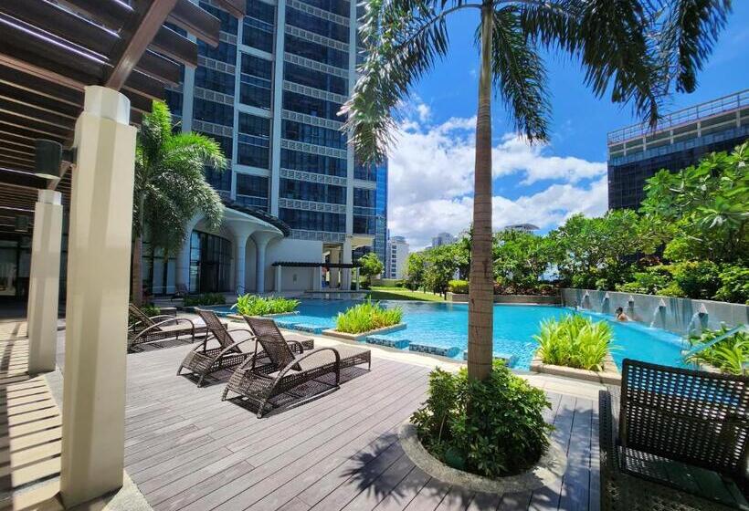آپارتمان 1 خوابه با بالکن, Luxestaysmnl Parisian Charm 1br Suite Pool Gym 400mbps Wifi Netflix Amazing City View