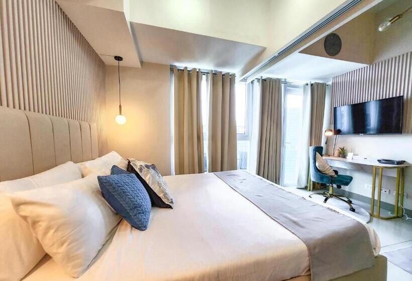 آپارتمان 1 خوابه با بالکن, Luxestaysmnl Parisian Charm 1br Suite Pool Gym 400mbps Wifi Netflix Amazing City View