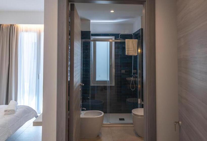 اتاق استاندارد با بالکن و چشم‌انداز دریا, Atena Room