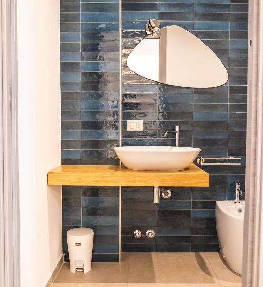 اتاق ساده سه‌ نفره, Atena Room