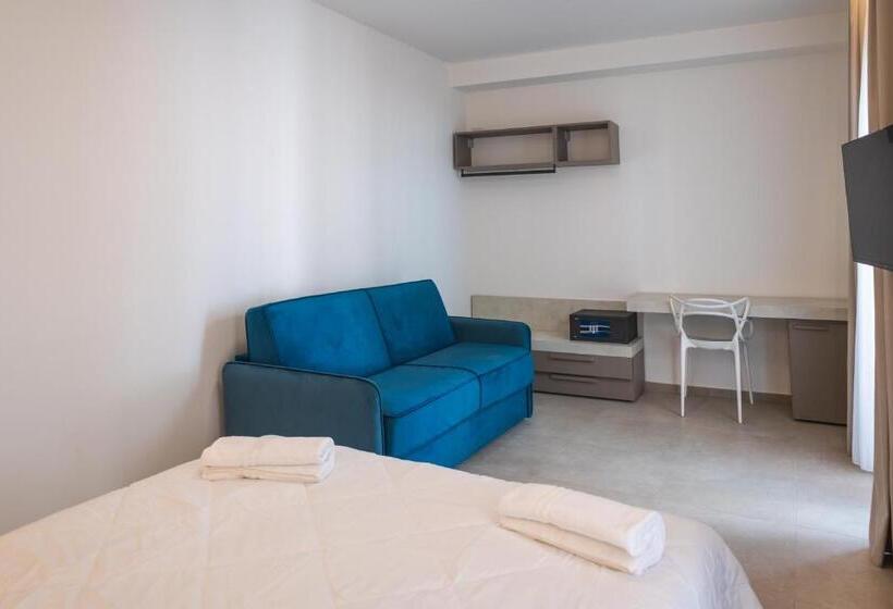 اتاق استاندارد چهار تخته, Aura Room
