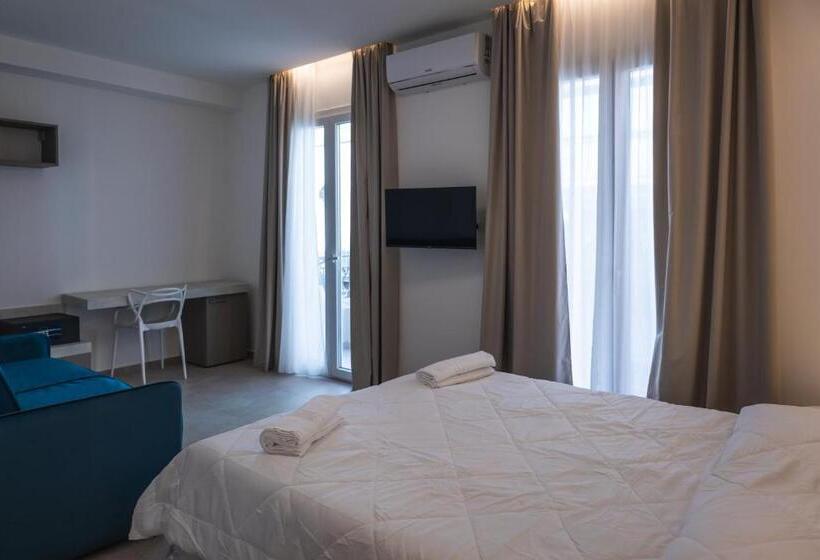 اتاق استاندارد چهار تخته, Aura Room