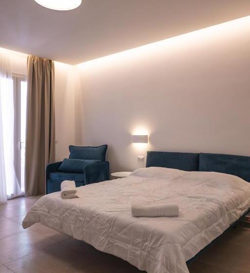 اتاق استاندارد چهار تخته, Aura Room