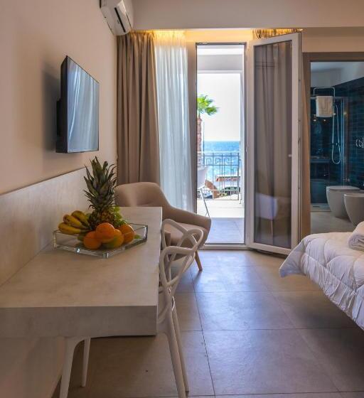 اتاق لوکس با چشم‌انداز دریا, Aura Room