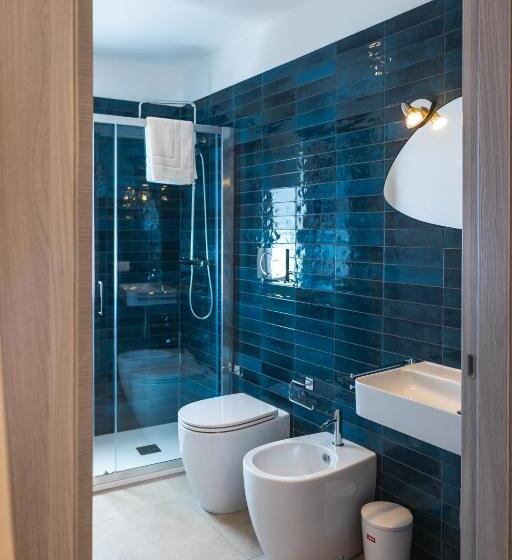 اتاق لوکس با چشم‌انداز دریا, Aura Room
