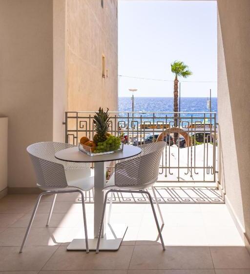 اتاق لوکس با چشم‌انداز دریا, Aura Room