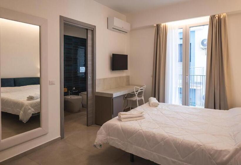 اتاق استاندارد با بالکن, Aura Room