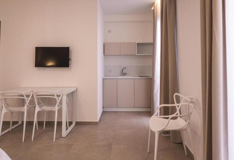 اتاق استاندارد سه نفره, Aura Room