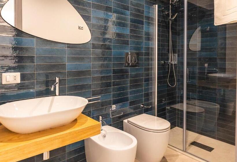 اتاق استاندارد سه نفره, Aura Room