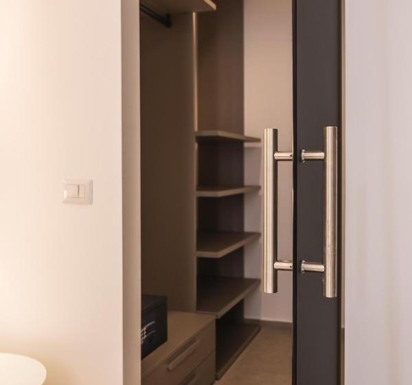 اتاق استاندارد سه نفره, Aura Room