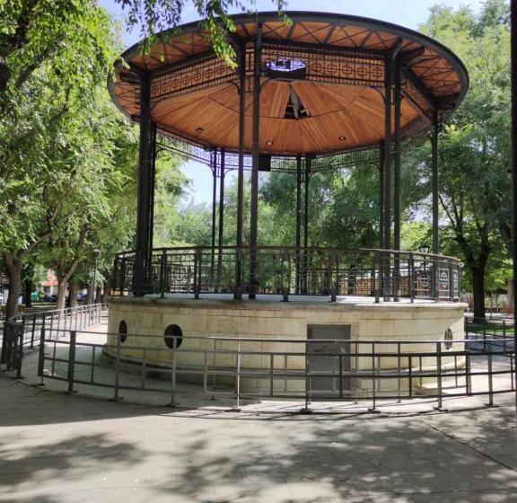 اتاق لوکس, Familyhostelpinto