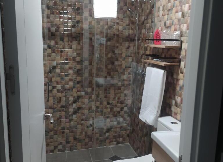 اتاق لوکس سه تخته, Familyhostelpinto