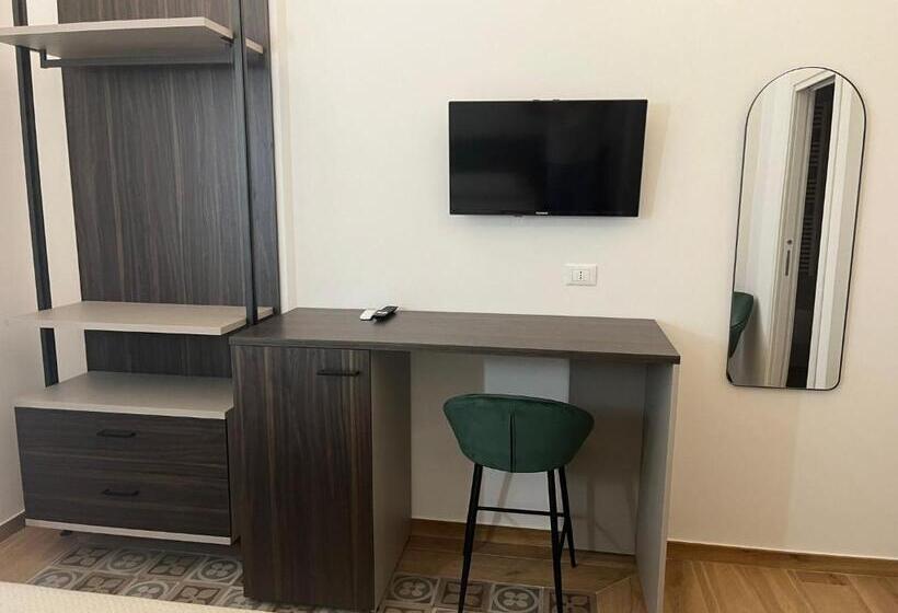 اتاق لوکس با بالکن, Al Duomo Suites